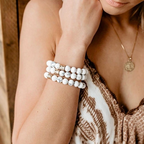 NWT POMINA KARMA BEADED BRACELET - WHITE 🤍 HOWLITE, Sz.OS, BNWTIB - Picture 1 of 11